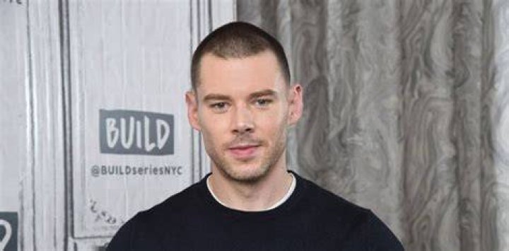 Brian J. Smith Age, Weight, Height, Measurements