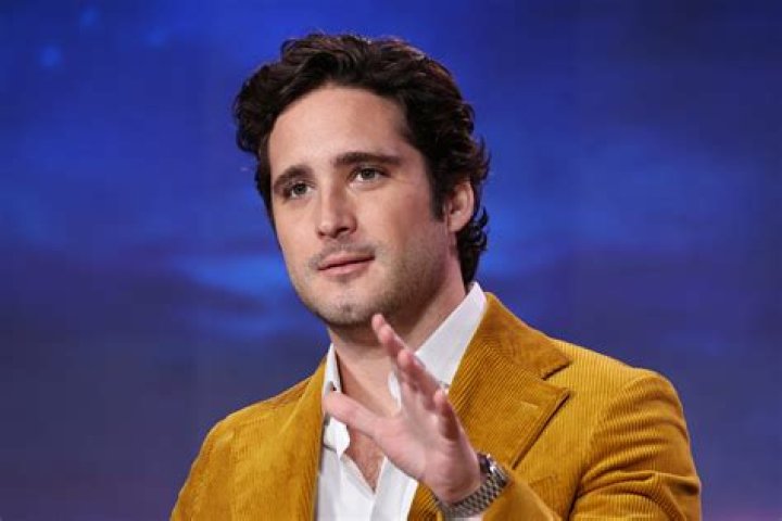 Diego Boneta Net Worth