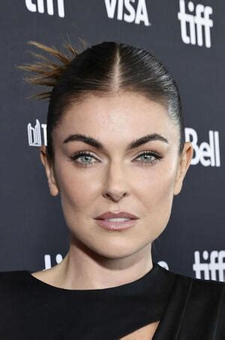 
How Much Money Does Serinda Swan Make? Latest Income Salary
