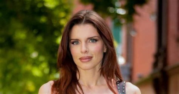 Julia Fox Bra Size, Age, Weight, Height, Measurements