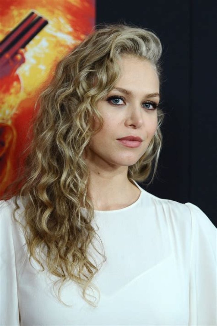 Penelope Mitchell Bra Size, Age, Weight, Height, Measurements