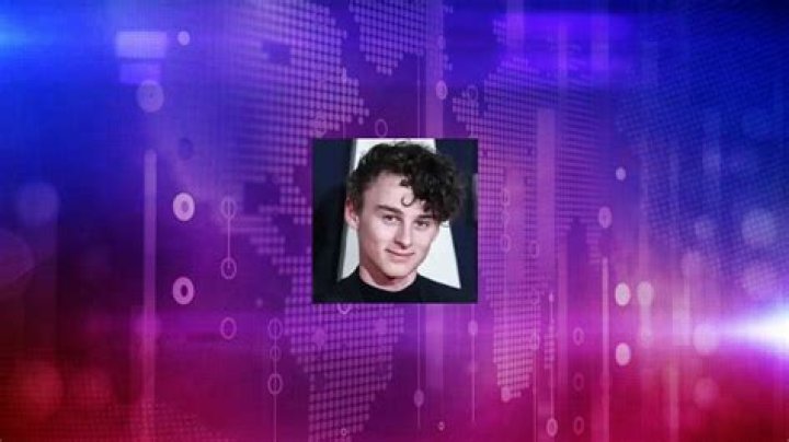 Wyatt Oleff Net Worth